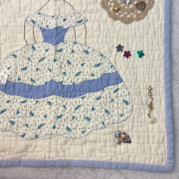 Hand Crafted Wall Flag : Doll/quilted - Picture 7 of 7